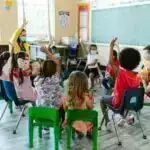 Plazmonik nanostrukturlarda isti daşıyıcıların gücünün üzə çıxarılması