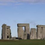 Stonehenge-nin qurbangah daşı gözlənilmədən uzaq bir yerdən gəldi, yeni araşdırma göstərir