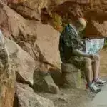 Dəniz heyvanları mikroplastik hissəcikləri yeyərək onları nəcislə ifraz edərək dəniz mühiti üçün təhlükə yaradır.