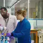 Tədqiqat xərçəngdə, xroniki xəstəliklərdə davamlı immun cavab üçün kök kimi T hüceyrələrini tapır