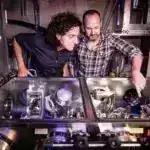 Mart ayında tam Ay tutulması zamanı ayın qırmızıya çevrildiyini izləyin