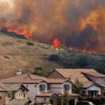 Yanğın zonasındakı evlər: Niyə meşə-şəhər yanğınları daha çox hava çirkliliyinə səbəb olur