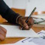 Şimpanzelərin kristallara olan sevgisi, öz əcdadlarımızın bu daşlara olan heyranlığını anlamağımıza kömək edə bilər.