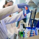 Alena Tensor ilə o qədər də qaranlıq deyil: Riyazi çərçivə qaranlıq maddəni görünməz hissəciklər olmadan izah edə bilər